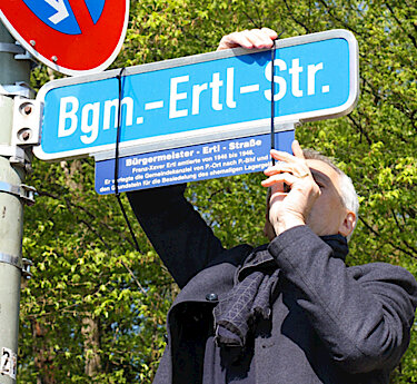 Einweihung der ersten Straßen-Legendenschilder in Puchheim Foto 4